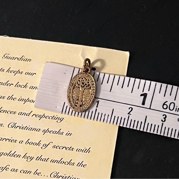 Christiana Guardian of Secrets Sculpted Pendant The Charming Angels Collection - Picture 4 of 10